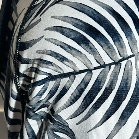 Super Cute Leafy Print Xersion Sports Bra youth L - Picture 3 of 6